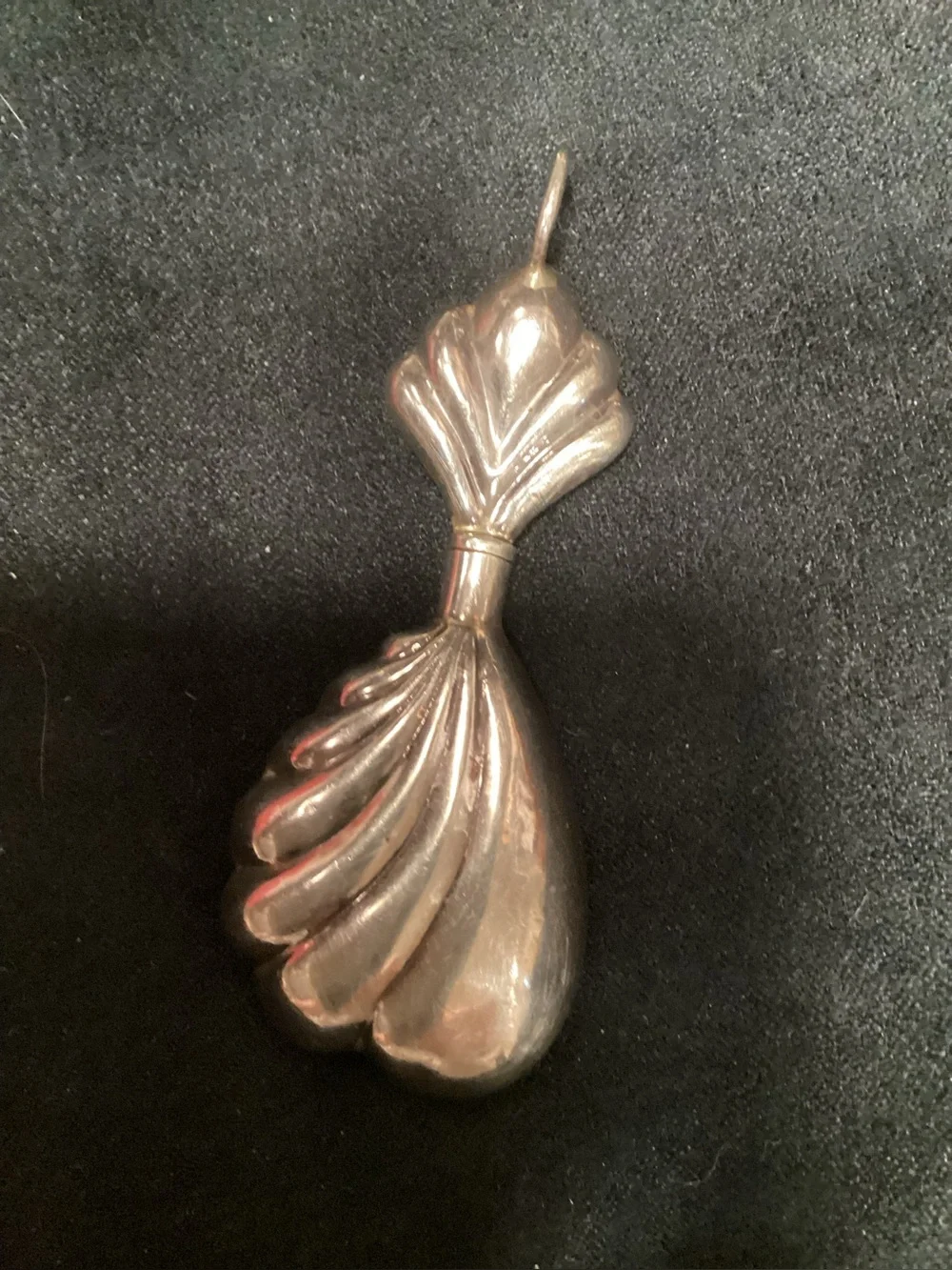 Sterling Silver Sculpted Shell Pendant Necklace - Silver (tested) Vtg - Picture 1 of 4
